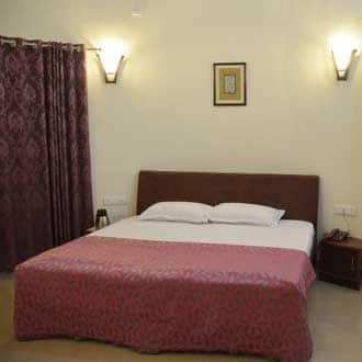 Silver Oak Country Yard Resort 30 km, Abu Road 4